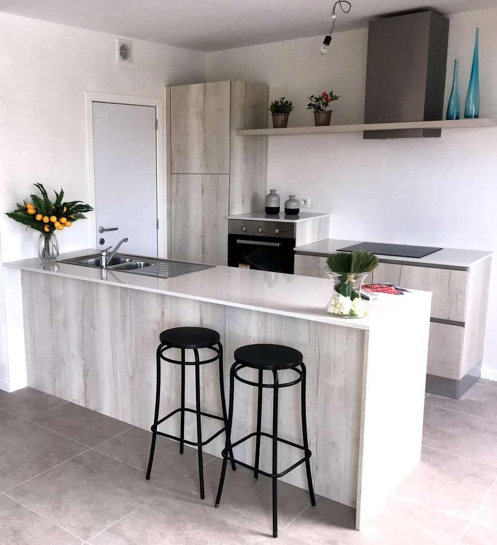 Houtlook keuken met zitbar