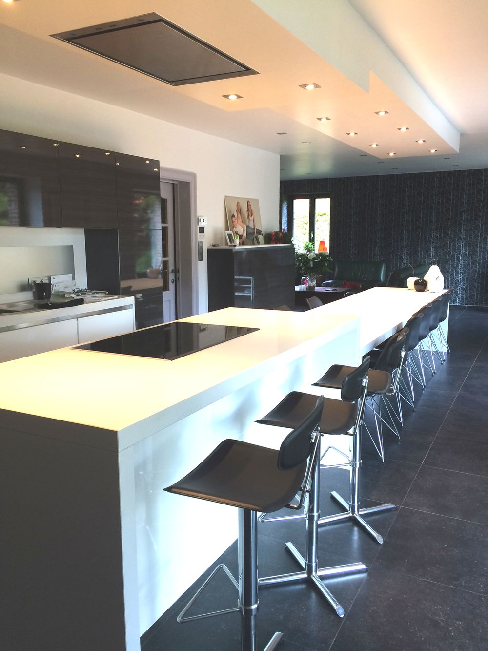 Lange bar met zitplaatsen